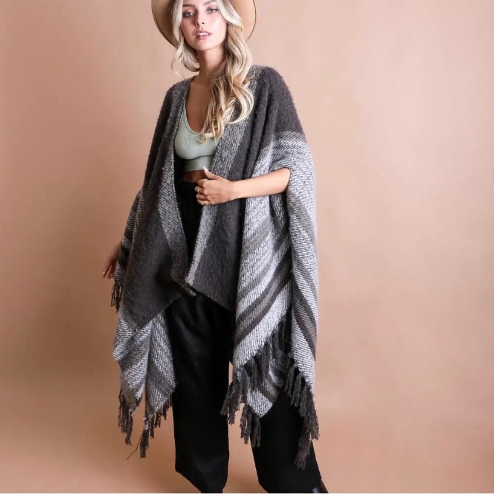 Knit Fringe Ruana Wrap (Black and Grey)